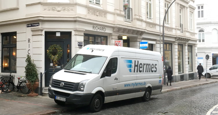 Lieferwagen vom Paketdienst Hermes